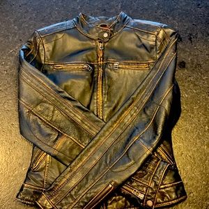 Women's leather jacket 2XS (FR 34-36) . Gently used. No pets /non smoking house.